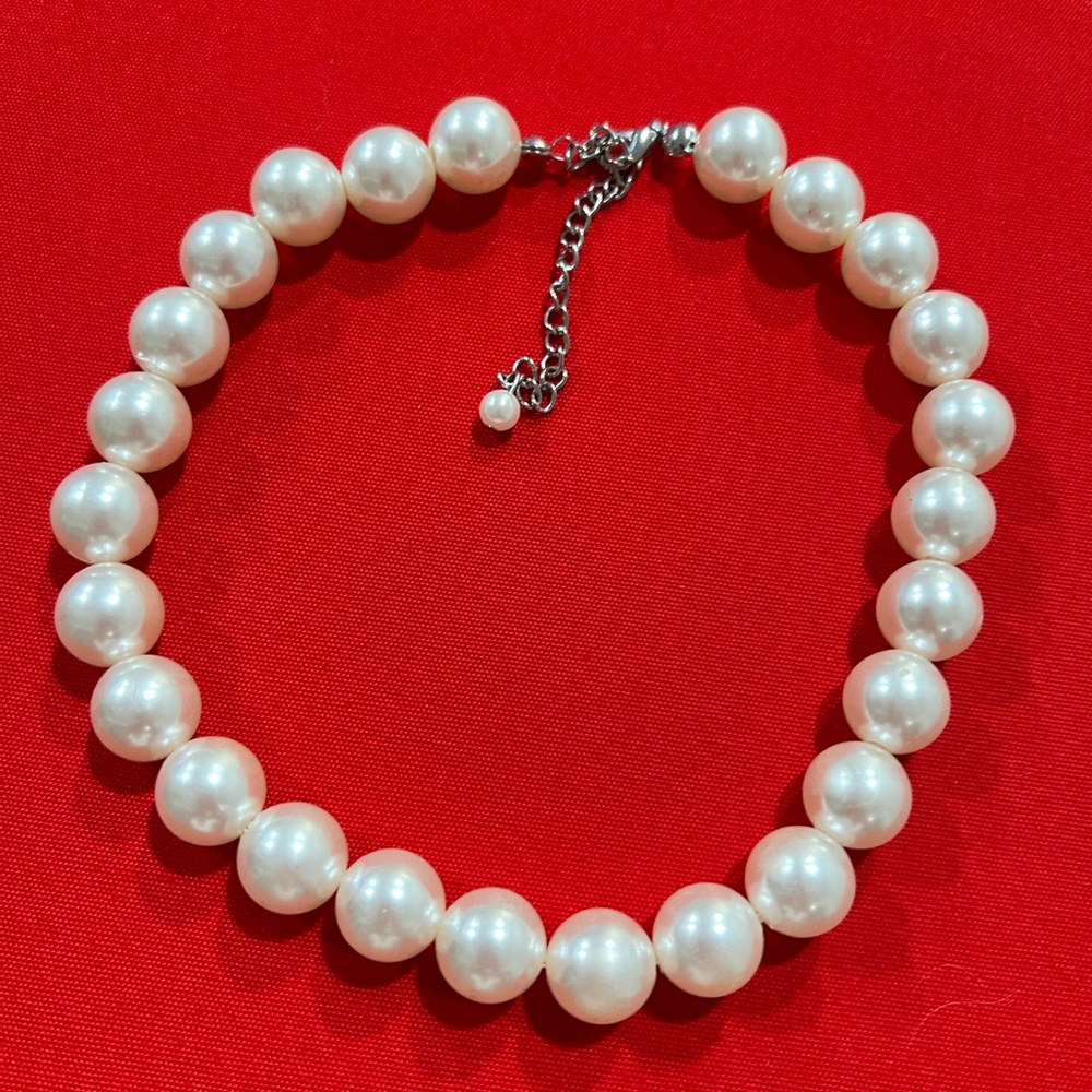 Elegant White Pearl Necklace